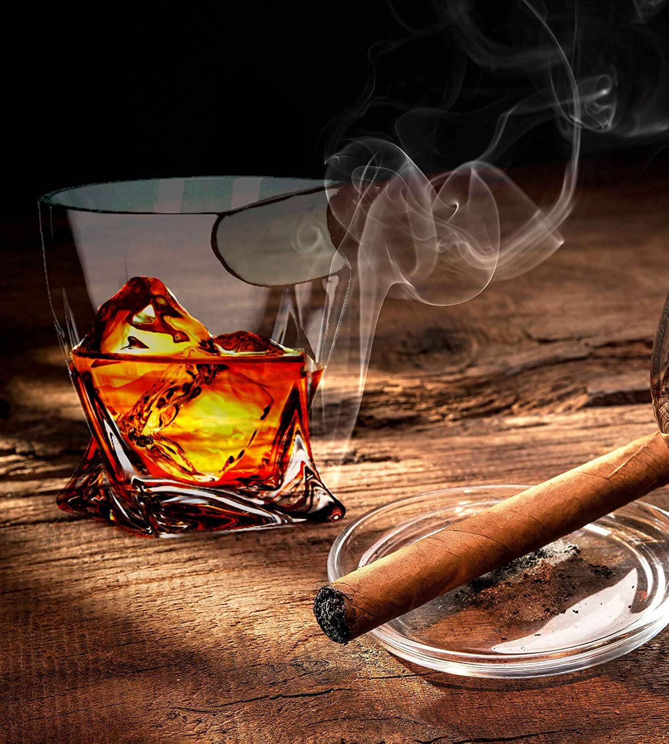 Cigar_holding_whiskey_glasses_4