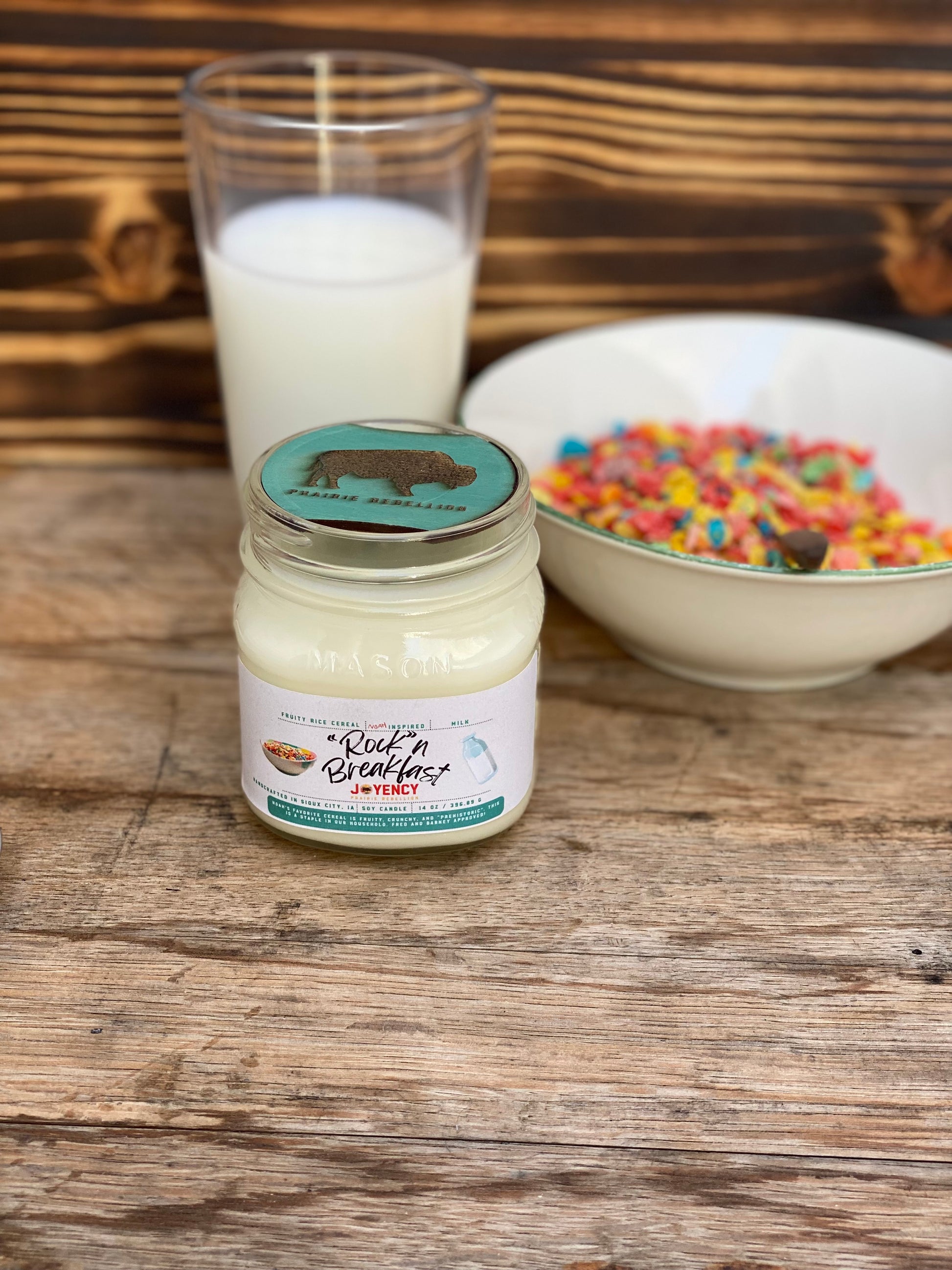 "Rock"n Breakfast hand-poured soy candle with Fruity Pebbles and milk